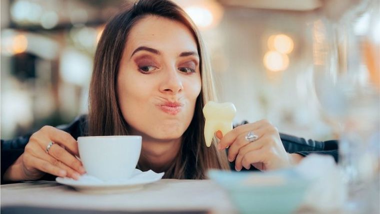 Tomar café o cuidar los dientes para que no se manchen: ¿una dicotomía real o falsa? Foto: GETTY IMAGES