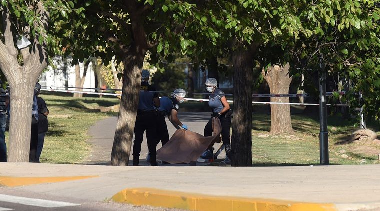 lateral Si bien la carátula inicial era averiguación de femicidio, las últimas pericias indicarían que la mujer murió de un infarto.