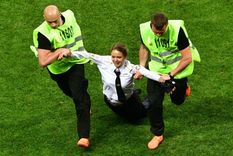 La protesta de Pussy Riot en Rusia 2018: quiénes son las personas que invadieron el terreno de juego en la final del Mundial