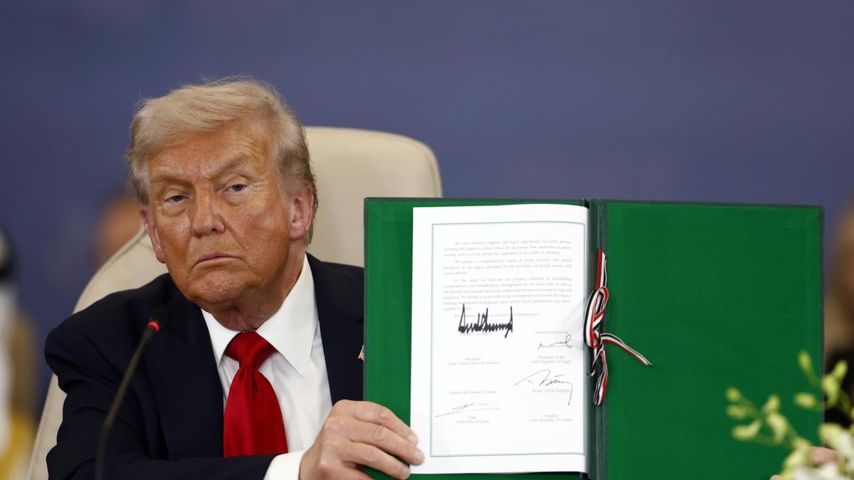 Donald Trump y "el declive democrático" que atraviesa el país
