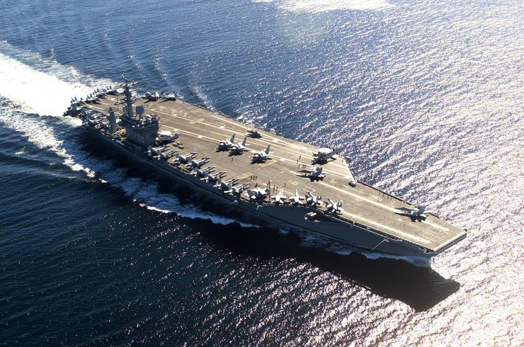 La decisión sobre el USS Nimitz busca evitar que la Marina quede por debajo del mínimo legal de portaaviones en servicio. La decisión sobre el USS Nimitz busca evitar que la Marina quede por debajo del mínimo legal de portaaviones en servicio.