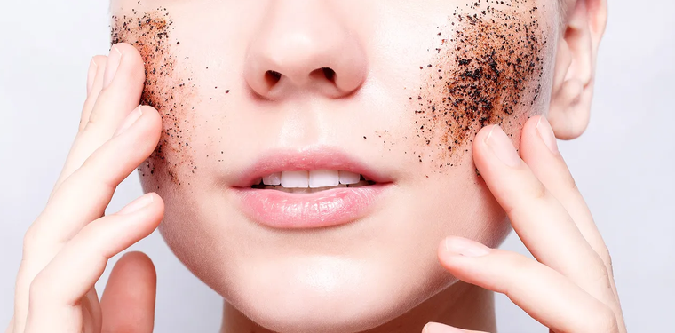 Foto: Vogue - https://media.vogue.mx/photos/5ea235bf8966aa000859abc2/16:9/w_1280,c_limit/exfoliante-de-cafe%CC%81--cara.jpg