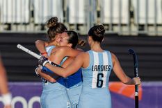 La mendocina Sol Guignet acaba de marcar el segundo tanto de las Leoncitas en el debut ante Uruguay en hockey femenino. La mendocina Sol Guignet acaba de marcar el segundo tanto de las Leoncitas en el debut ante Uruguay en hockey femenino.