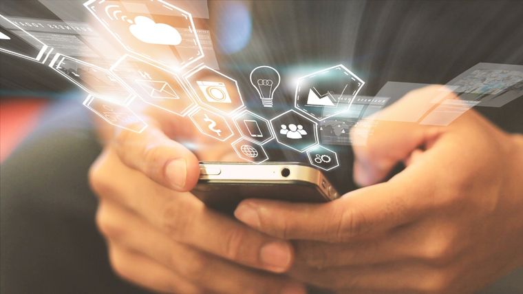 El pago por transferencia ya supera a las operaciones con tarjetas. Foto: Shutterstock