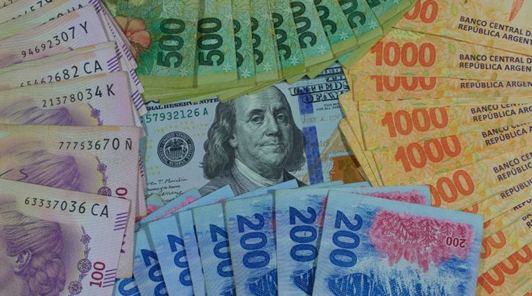 Para los mercados la devaluación del 14 de agosto no resolvió todos los problemas y hay dudas que pueda mantenerse el dólar oficial hasta octubre. Foto: Canva