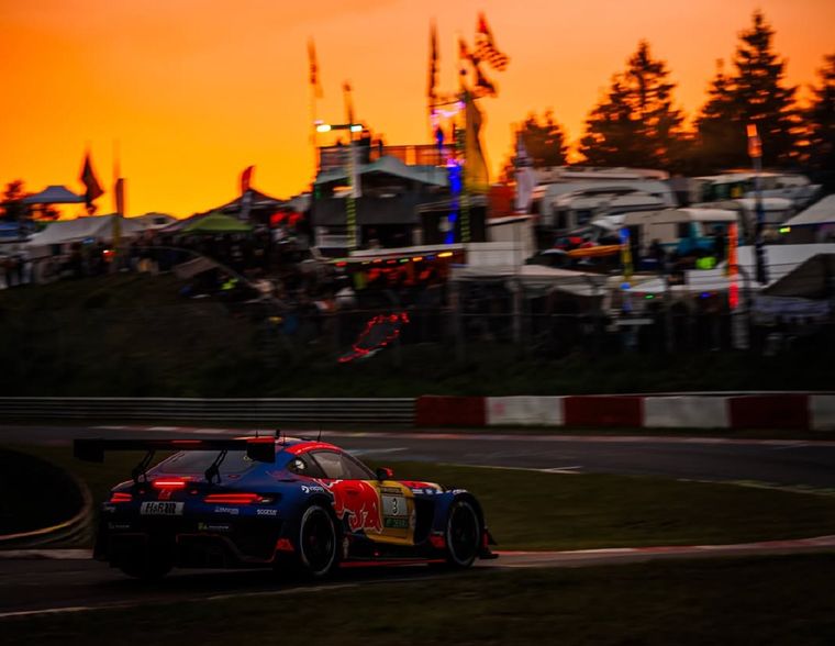 Max Verstappen lideraba las 24 Horas de Nürburgring y debió abandonar por un problema técnico Max Verstappen lideraba las 24 Horas de Nürburgring y debió abandonar por un problema técnico