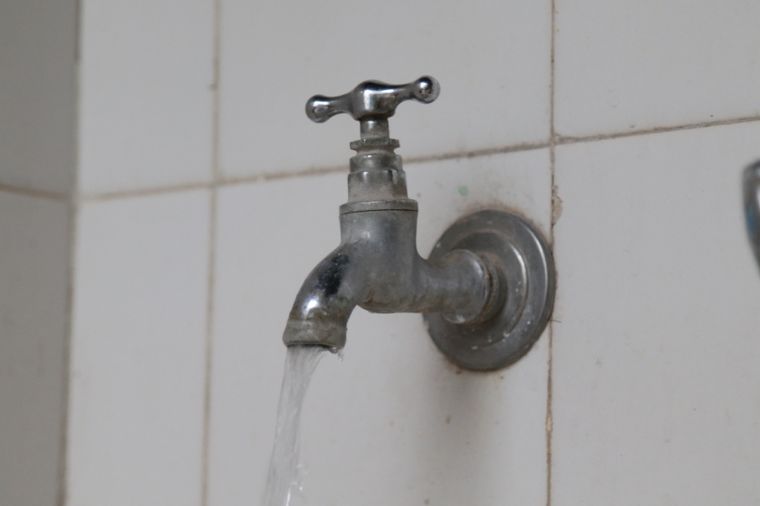 Limpiar regularmente las canillas con este ingrediente te ayudará a devolverle el brillo. Limpiar regularmente las canillas con este ingrediente te ayudará a devolverle el brillo. 