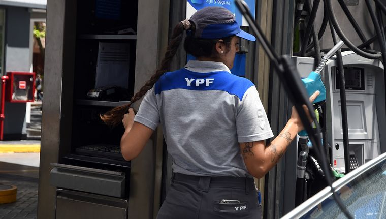 El combustible volvió a aumentar este jueves en Mendoza y los nuevos valores ya se reflejan en los surtidores.