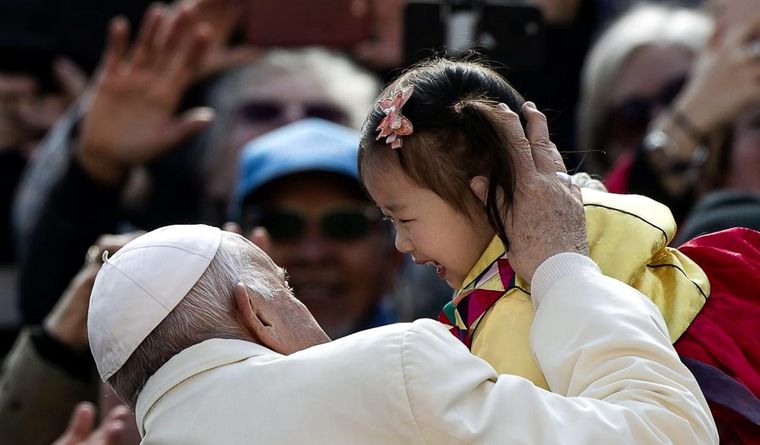 papa niños Francisco se preocupa por miles de niños ucranianos. Foto: Efe.