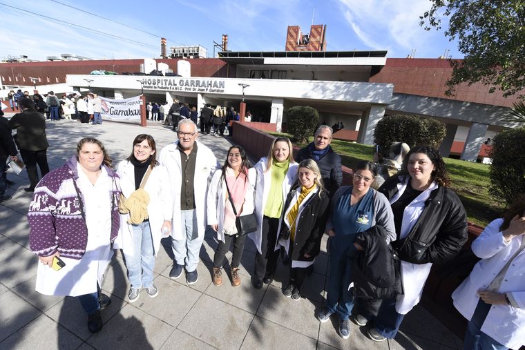Personal de salud del Hospital Garrahan se manifiesta en reclamo por una suba salarial. Personal de salud del Hospital Garrahan se manifiesta en reclamo por una suba salarial.