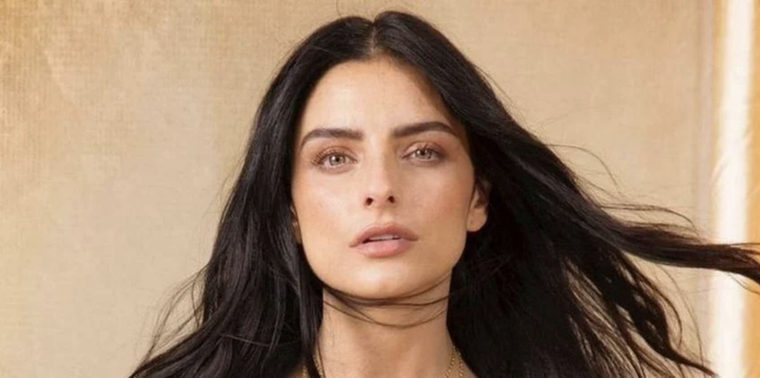 La mexicana enciende las redes con su última publicación en Instagram Foto: Instagram @aislinnderbez