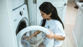 Limpiar la lavadora con frecuencia ayuda a evitar malos olores y prolonga su vida útil. Foto: Pexels Limpiar la lavadora con frecuencia ayuda a evitar malos olores y prolonga su vida útil. Foto: Pexels
