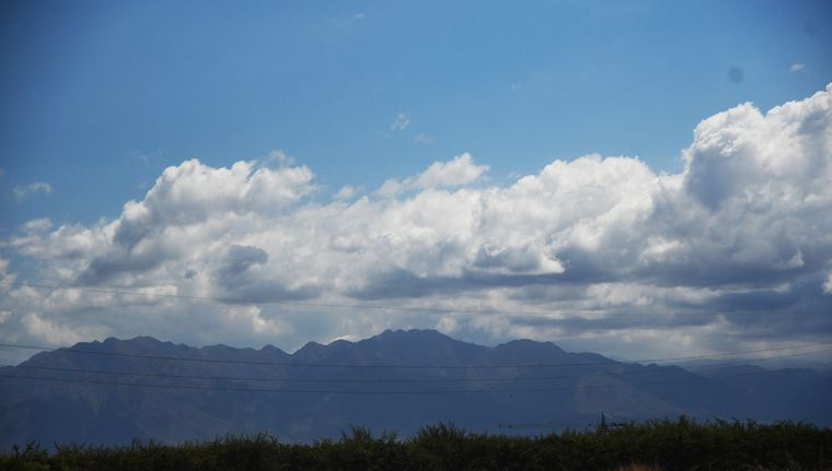 Siguen los días nublados en la provincia. Foto: Rodrigo DAngelo / MDZ