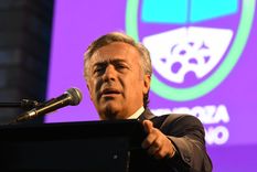 cornejo acuso a maximo kirchner de proponer proyectos para la tribuna