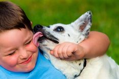 Un niño define por sí a la ternura.