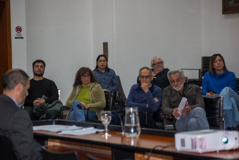 El jurado vecinal dictó un fallo unánime contra cuatro personas por vandalismo en espacios públicos y privados. El jurado vecinal dictó un fallo unánime contra cuatro personas por vandalismo en espacios públicos y privados.