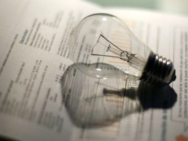 A continuación te contamos cuáles son los plazos para poder inscribirse en los subsidios de la luz y el gas.