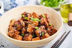 Cómo preparar tofu vegano antiinflamatorio (Shutterstock).