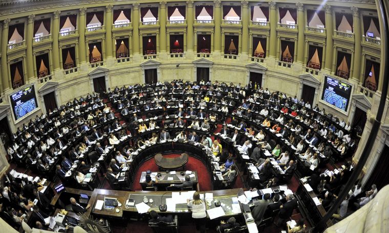 Diputados sesionaron más de 15 horas.