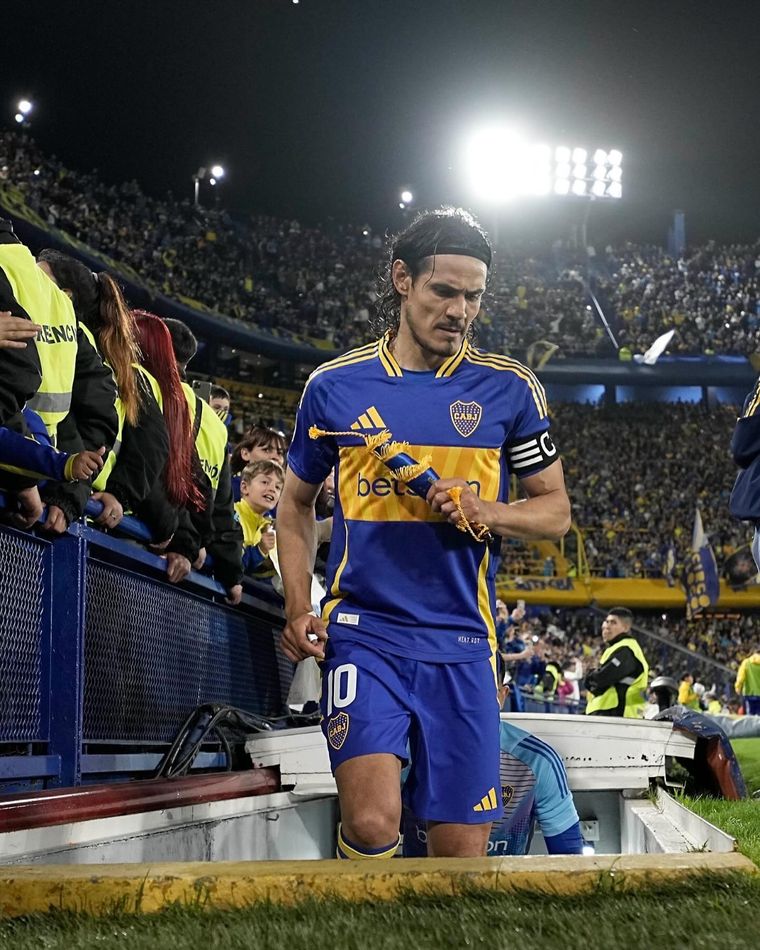 Cavani podría enfrentar a algunos de sus excompañeros del PSG. Foto: @cavaniofficial21