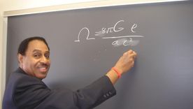 El científico que ha dedicado su vida a construir una máquina del tiempo (y la conmovedora historia que lo inspiró)