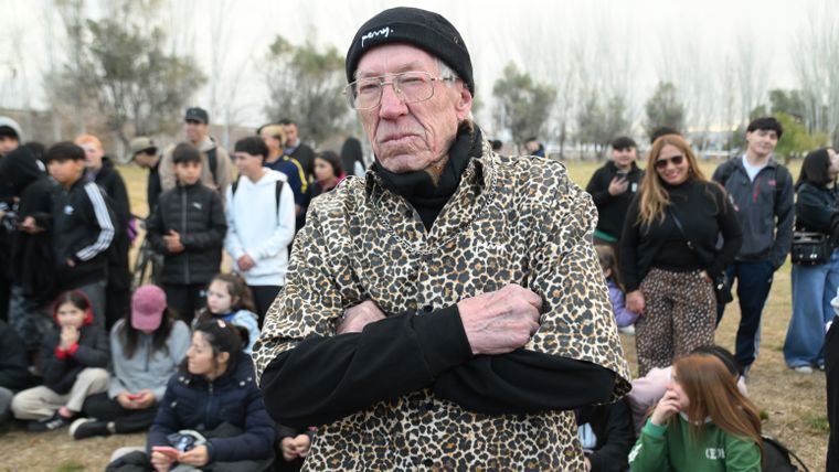 Osvaldo tiene 88 años y fue a acompañar a sus nietos.&nbsp;