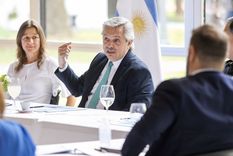 en lugar de bajar sueldos politicos, alberto piensa en mas impuestos
