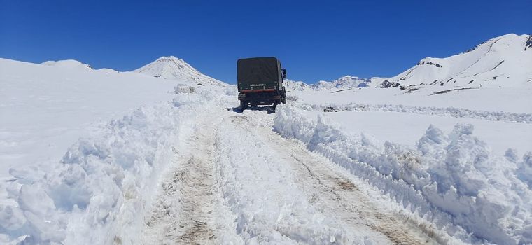 Gendarmería encabezó el rescate de los turistas varados en Laguna del Diamante