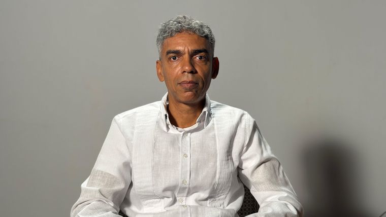 El ingeniero estructural Andrik Soto explicó a la BBC en Santo Domingo las posibles causas del derrumbe.