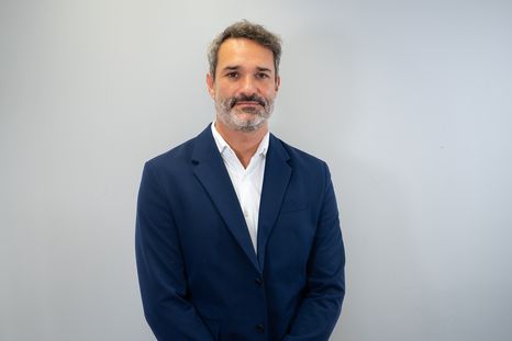 Rubén Salanova, director médico de Biomakers, explica cómo la IA personaliza tratamientos contra el cáncer. Rubén Salanova, director médico de Biomakers, explica cómo la IA personaliza tratamientos contra el cáncer.