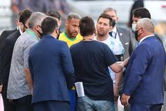 Confirmaron que el hombre que interrumpió el partido estaba armado Foto: EFE