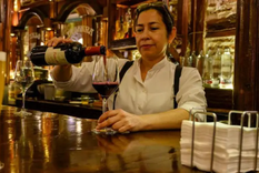 Los latinoamericanos cubren muchos puestos de trabajo que no desean los trabajadores locales. Foto: GETTY IMAGES