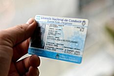 El trámite de la licencia de conducir debe realizarse en el Centro Emisor correspondiente al domicilio registrado en el DNI.