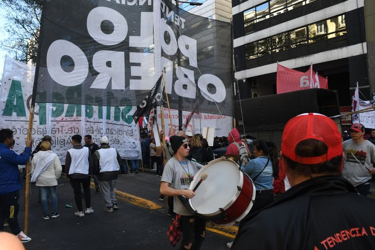 El gobierno de Milei suspenderá el control del certificado de presencialidad. Foto: Télam