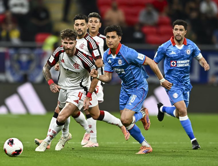 Flamengo venció a Cruz Azul y es campeón del Derbi de las Américas.