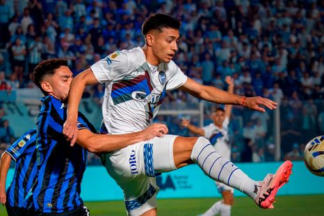Godoy Cruz perdió ante Atlético Tucumán en el Monumental José Fierro. Godoy Cruz perdió ante Atlético Tucumán en el Monumental José Fierro.