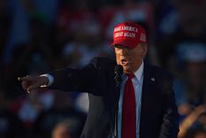 El ex presidente de Estados Unidos y actual candidato presidencial republicano Donald Trump habla durante un mitin electoral en Coachella, California Foto: EFE/EPA/ALLISON DINNER