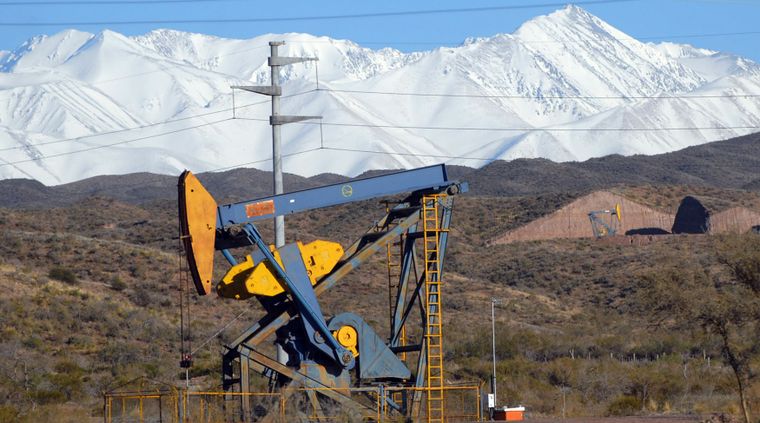 El Gobierno de Mendoza lanzó el proceso de licitación para cinco áreas de explotación hidrocarburífera.