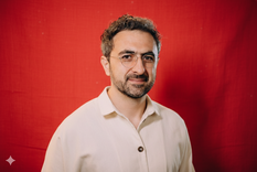 El jefe de Microsoft AI, Mustafa Suleyman, apuesta por la Autosuficiencia en IA para mitigar los riesgos de depender de un solo socio externo.