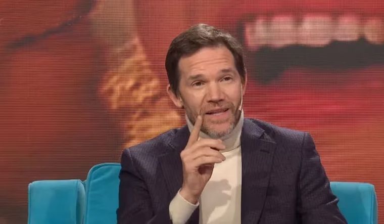 Juan Gil Navarro contó sí usa aplicaciones para citas. Foto: Captura TV