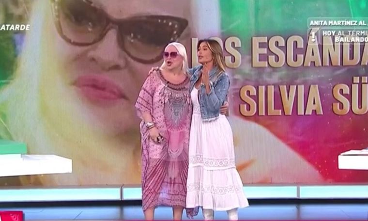 Silvia Süller besó en vivo a Karina Mazzocco La conductora reaccionó de manera desopilante Foto: Captura de TV