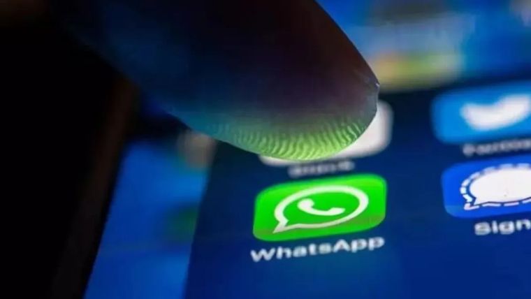 WhatsApp permite eliminar archivos pesados y conversaciones para recuperar espacio en la memoria del celular.