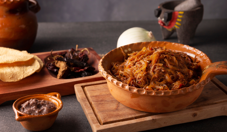 El chipotle es clave para darle a la receta su sabor ahumado característico. El chipotle es clave para darle a la receta su sabor ahumado característico.