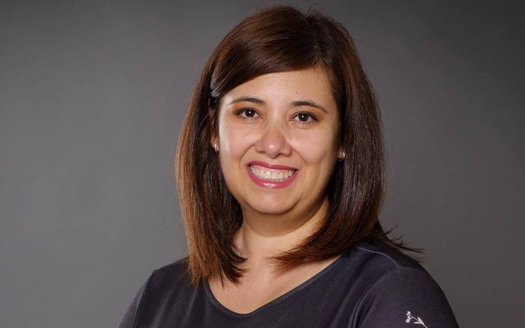 Karina Salazar es soprano y una artista argentina radicada en Suiza. Está presentando su nuevo libro ¿Emigrar? - Consejos de expatriados en el que vuelca sus experiencias Foto: Facebook Karina Salazar