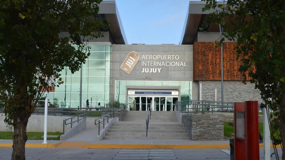 Horas de tensión: una amenaza de bomba paralizó el aeropuerto de Jujuy y un pasajero fue detenido