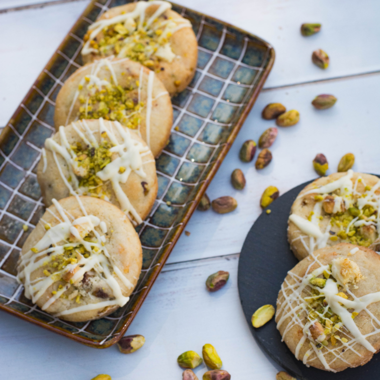 Receta de galletas con pistacho al estilo casero.