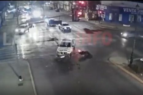 El accidente quedó captado por las cámaras de seguridad Foto: La Buena Info