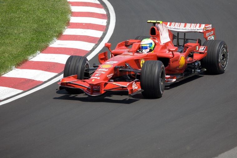 Felipe Massa mantiene una batalla legal para que se anule oficialmente el Gran Premio de Singapur 2008. Felipe Massa mantiene una batalla legal para que se anule oficialmente el Gran Premio de Singapur 2008.