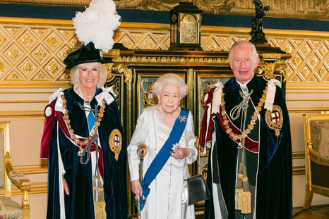 Camilla Parker Bowles reemplaza al príncipe Andrés por los escándalos de la corona