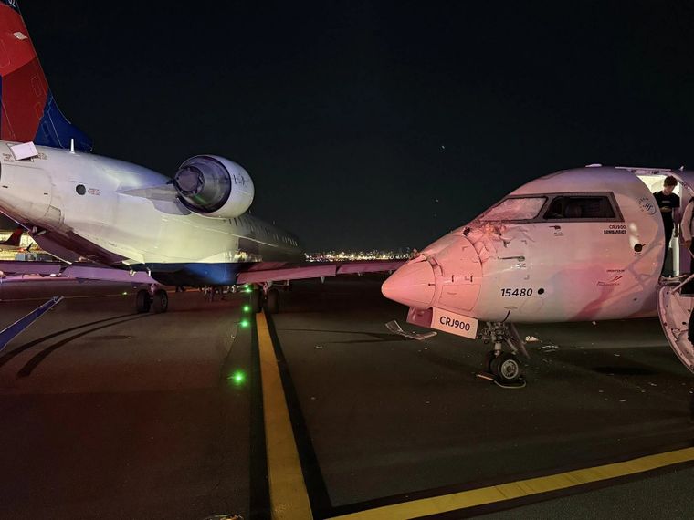 Así quedaron los aviones tras el choque en el aeropuerto.&nbsp;